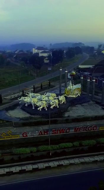Tugu Gajah Siwo Mergo