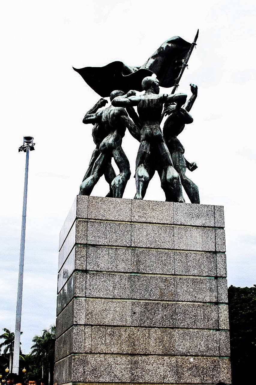 Patung Patung Pahlawan
