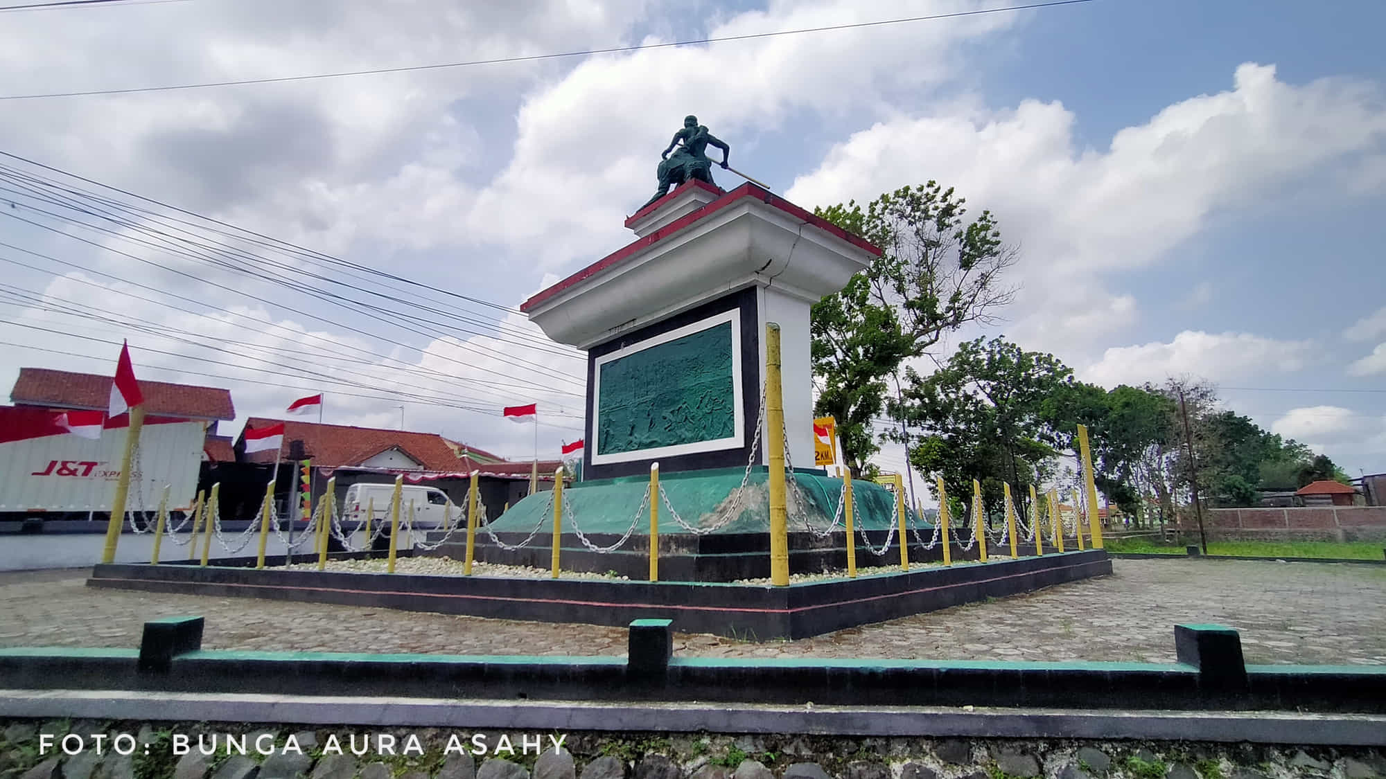 Monumen Tugu Kemit